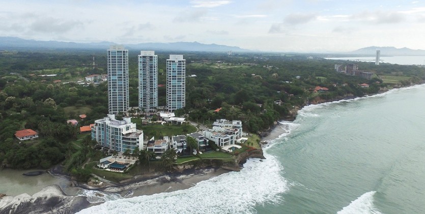 Rio Mar Beach Front home in Panama