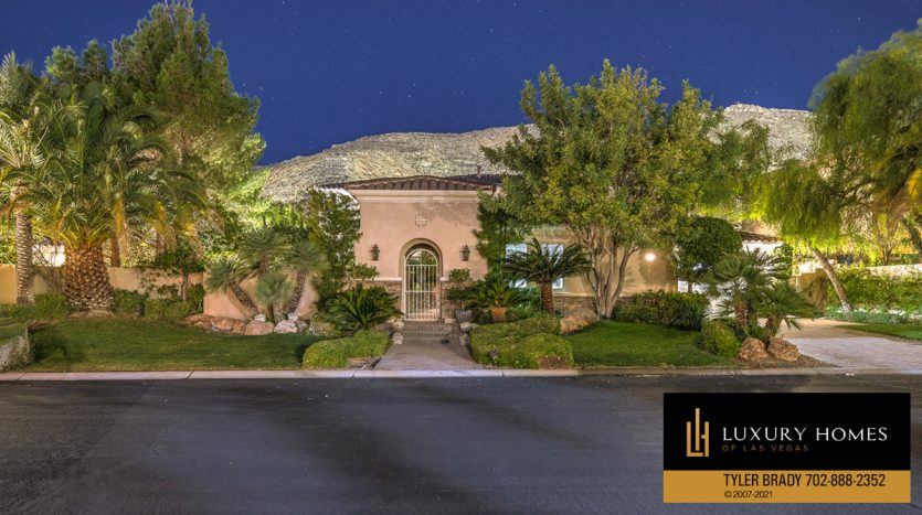 Red Rock Country Club home for sale, 2923 Red Arrow Dr, Las Vegas