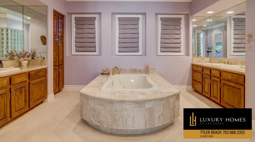 bath at Red Rock Country Club home for sale, 2923 Red Arrow Dr, Las Vegas