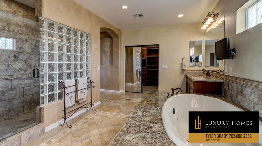 bath at Centennial Hills home for sale, 9814 Amador Ranch Ave, Las Vegas