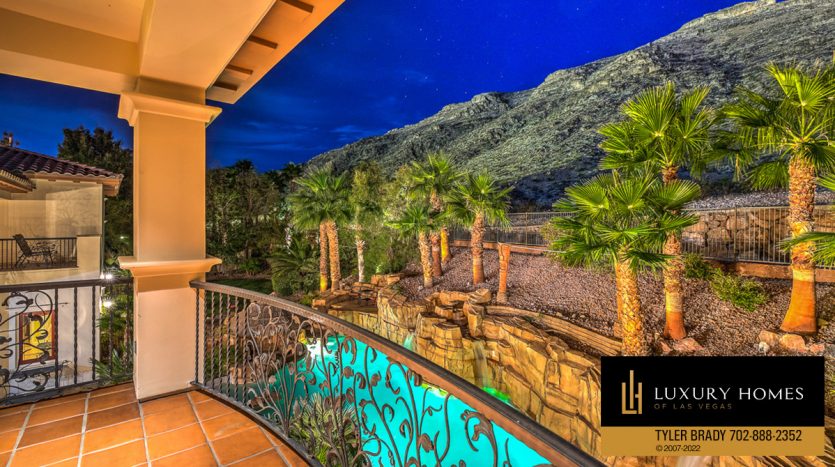mountain view at Red Rock Country Club Homes for sale, 2529 Red Arrow Dr, Las Vegas, NV 89135