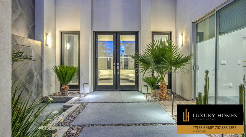entrance to Las Vegas luxury home for sale, 8104 Via Del Cerro Court