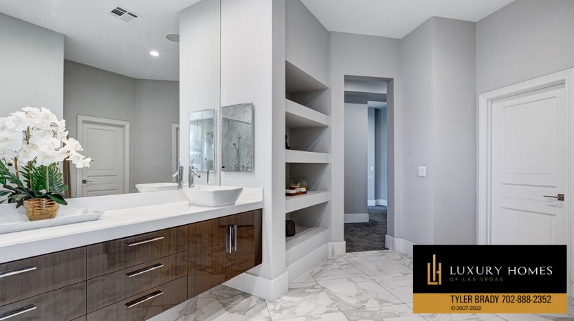 Bathroom at Las Vegas luxury home for sale, 8104 Via Del Cerro Court