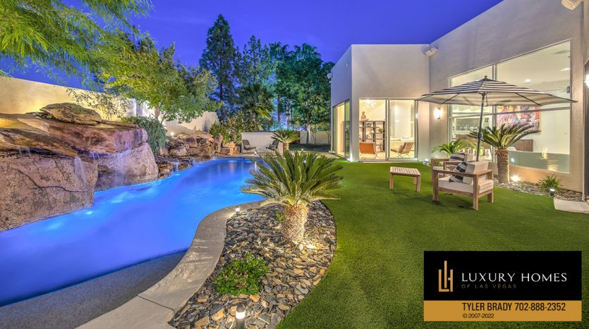 Poolside at Las Vegas luxury home for sale, 8104 Via Del Cerro Court