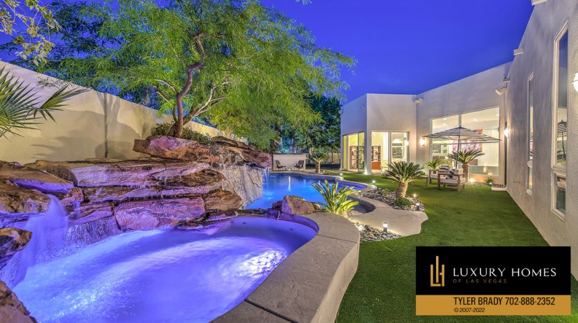 poolside at Las Vegas luxury home for sale, 8104 Via Del Cerro Court