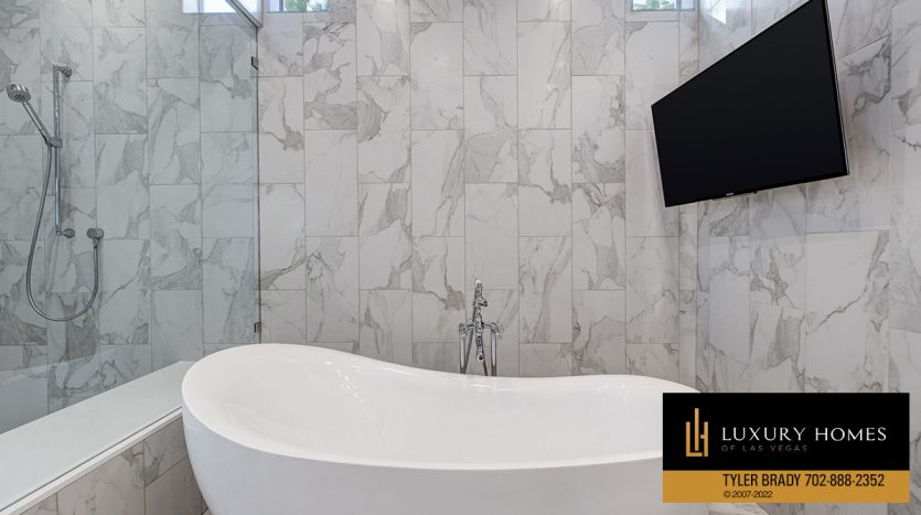 bath at Las Vegas luxury home for sale, 8104 Via Del Cerro Court