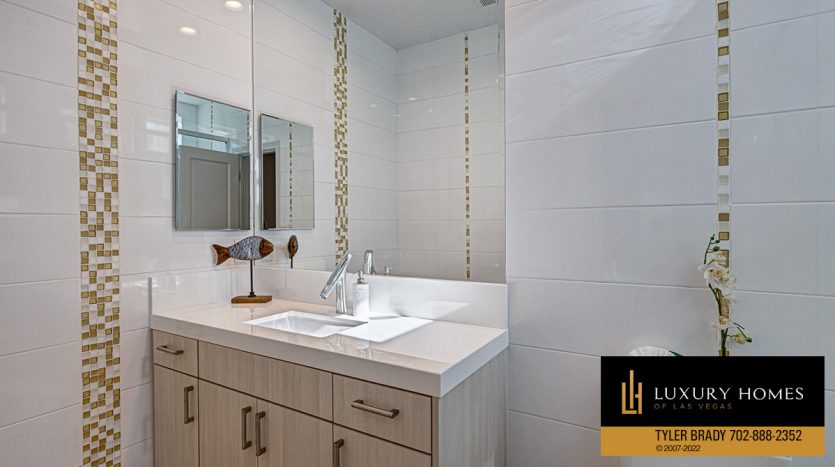 bathroom at Las Vegas luxury home for sale, 8104 Via Del Cerro Court