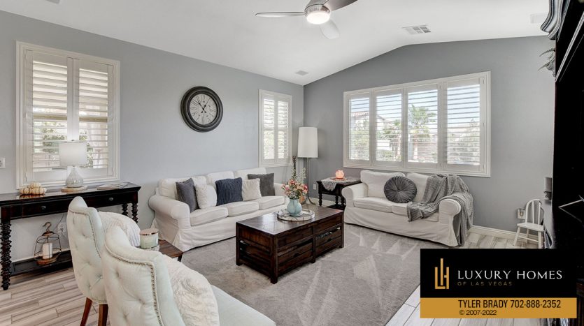 Living room at Paseos at Summerlin home for sale, 640 Hayborn Meadows St, Las Vegas, NV 89138
