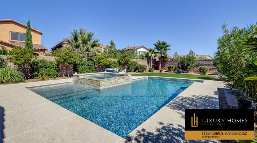 Pool at Paseos at Summerlin home for sale, 640 Hayborn Meadows St, Las Vegas, NV 89138